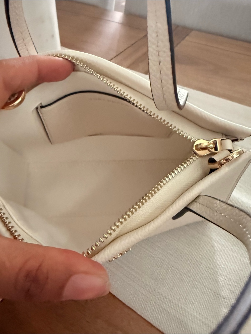 New tory burch Blake mini leather tote with thick strap in new ivory color - Picture 7 of 10
